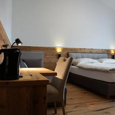 Gut Mitterlehen Bed & Breakfast *